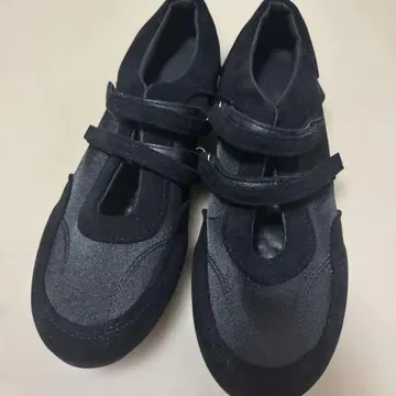 블랙 슬립온 스니커즈 스트랩 포함