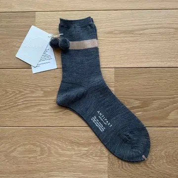 미사용 새상품 안티파스토 pompon 삭스 grey