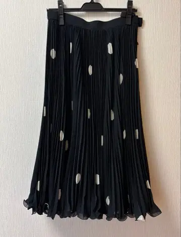 랜덤 도트 플리츠 스커트