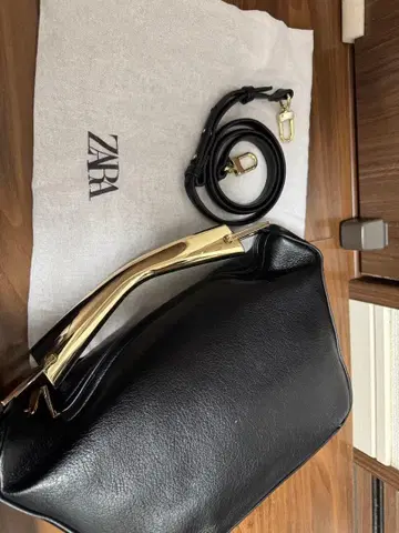 ZARA 메탈릭 핸들 미니백
