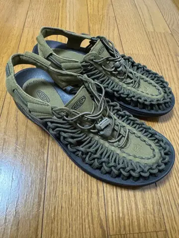 KEEN 샌들 올리브색