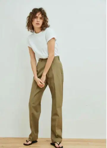 더 신즈네 베이지 치노 팬츠 32