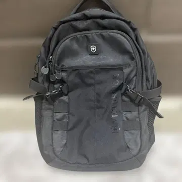 Victorinox 블랙 백팩