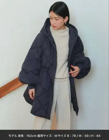 파이버라이트 써모 볼륨 슬리브 퀼팅 코트 네이비 색