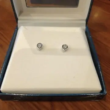 새상품 실버 크리스탈 귀걸이