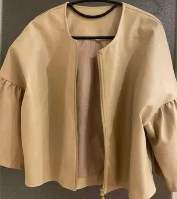 노카라 자켓 베이지 플레어 슬리브