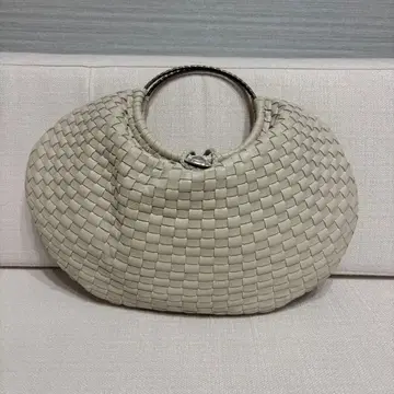 [ 미사용 ] 아이보리 뜨개질 가죽 핸드백