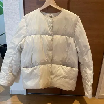 UNIQLO C 화이트 라이트 다운 자켓 노카라