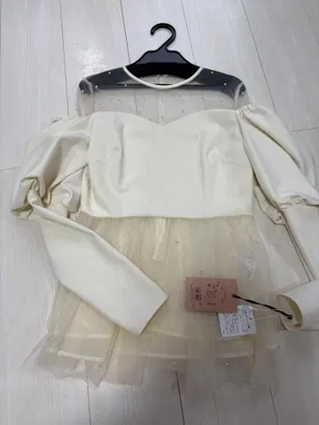 택 포함 미사용 새상품 eimy istoire 상의 정가 17600엔