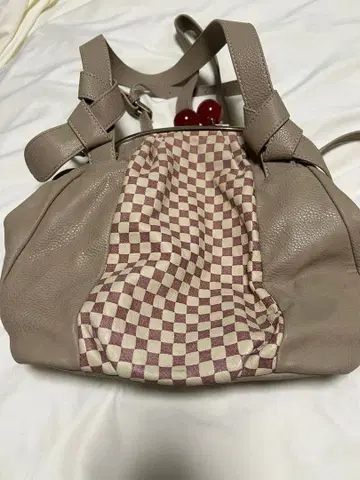 베이지 가죽 숄더백 체커