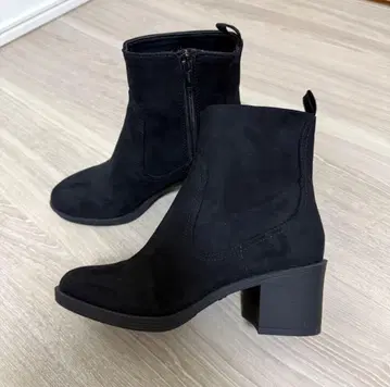 블랙 스웨이드 앵클부츠 지퍼 포함 35 22.5