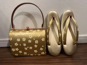 성인식, 졸업식 등에 골드 조리와 꽃무늬 핸드백 세트