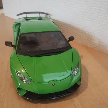 람보르기니 우라칸 페르포르만테 1/18 마이스토