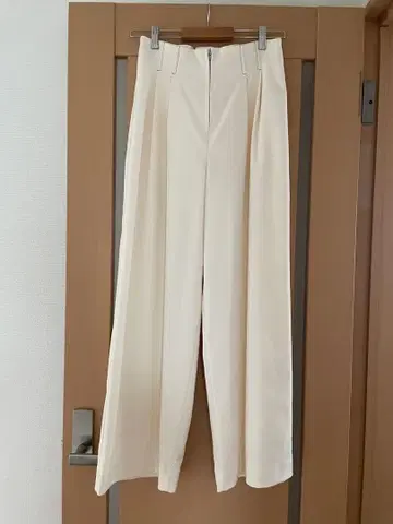 아이보리 턱 와이드 팬츠 사이즈 38