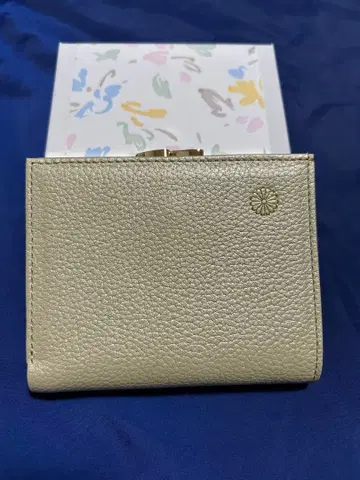 황궁 가마구치 지갑 샴페인 골드 미사용 새상품