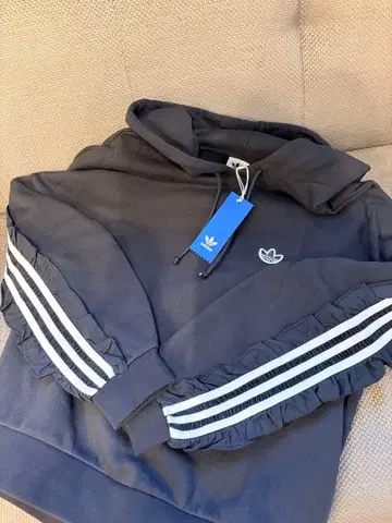 [택 포함 시착만 한 상품] 아디다스 M 사이즈 프릴 맨투맨 후드티 블랙