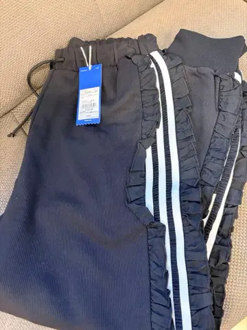 [택 포함 시착만 한 상품] 아디다스 M 사이즈 프릴 맨투맨 팬츠 블랙