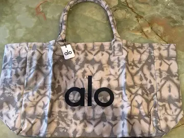 [ 새상품 미사용 ] ALO Yoga 핑크 그레이 타이 패턴 토트백