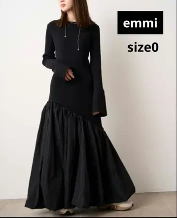 [ 새상품급 ] emmi 니트 도킹 비대칭 원피스 BLACKsize0