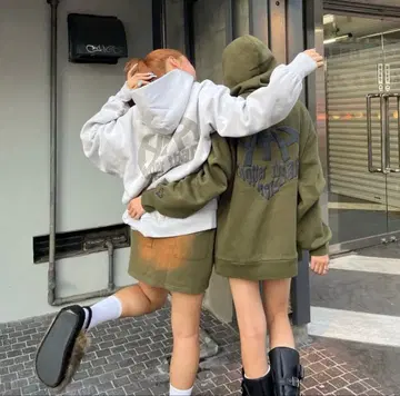 HTH 하트 로고 후드 부착 맨투맨