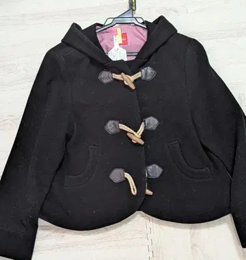 후드 부착 블랙 더플 코트