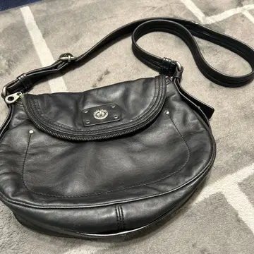 마크 바이 마크 제이콥스 블랙 숄더백