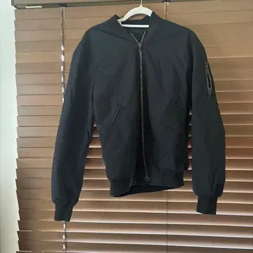 블랙 후드 부착 자켓