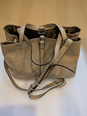 가격 인하 새상품급 멋진 BARCOS 베이지 크로커다일풍 가죽 숄더백