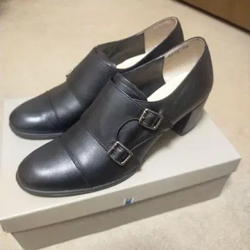 MARGARET HOWELL 블랙 가죽 하이힐