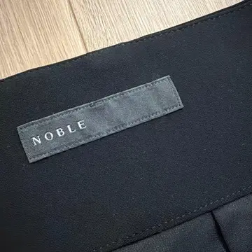 NOBLE 블랙 타이트 스커트 롱