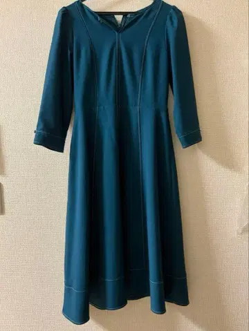 퀸즈 코트 데님 샴브레이 배색 스티치 원피스 그린