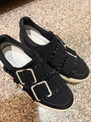 ANTEPRIMA 블랙 프릴 스니커즈 M