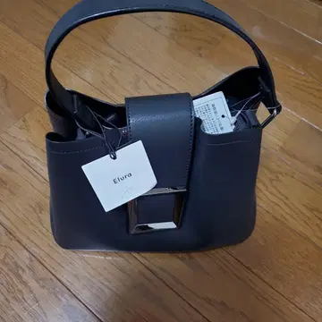 Elura 블랙 핸드백