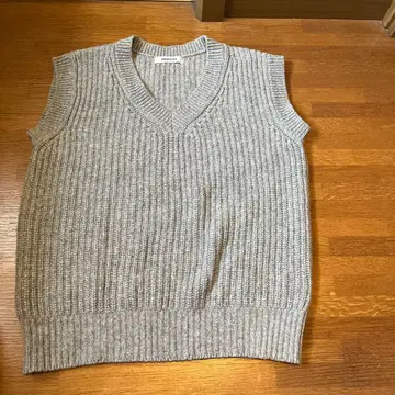 EMMACULATE 에마큐레이트 그레이 V넥 니트 베스트