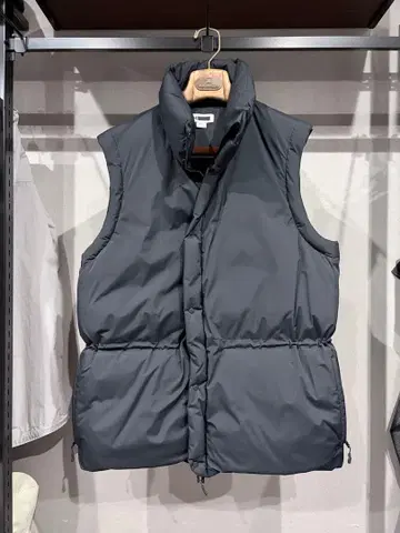 H BEAUTY &amp; YOUTH / 다운 베스트 블랙 S