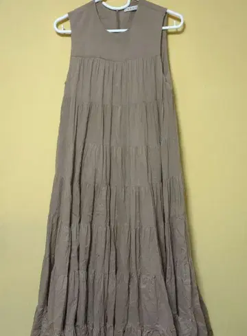 하자품 마리하 슬리브리스 롱 원피스 베이지 사이즈 36