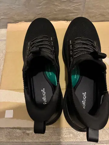 FLIGHT 블랙 스니커즈