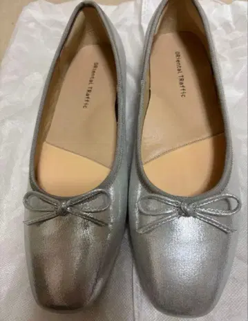 오리엔탈 트래픽 실버 플랫슈즈 25cm 미사용 새상품