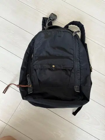 블랙 나일론 백팩