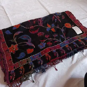 미사용 MALAIKA 인도 자수 스톨