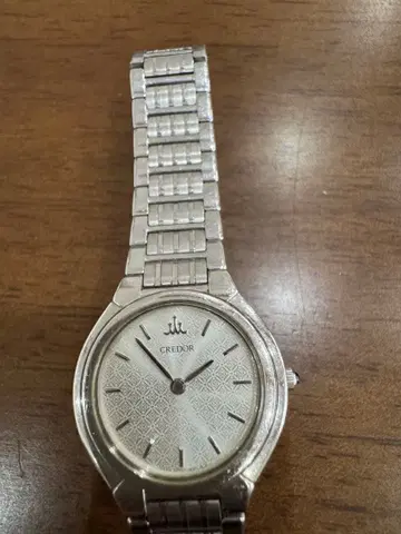 세이코 크레도르 손목시계입니다
