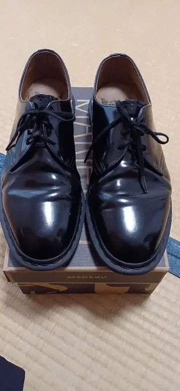 Dr. Martens 블랙 드레스 슈즈