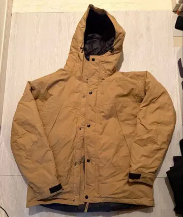 워크맨 다운 베이지 후드 부착