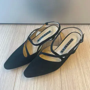 YOSHITO 블랙 슬링백 펌프스