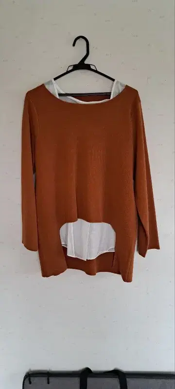 벽돌색 레이어드 상의 & 팬츠 셋업 (30800엔)