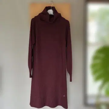 버건디 터틀넥 긴팔 스웨터