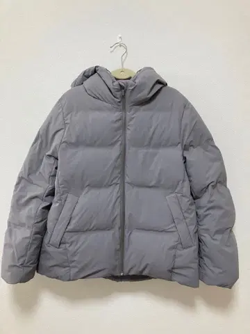 유니클로 그레이 후드 부착 심리스 다운 M 사이즈