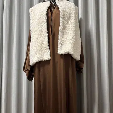 미사용 새상품 나노 유니버스 원피스 & 복슬복슬 베스트