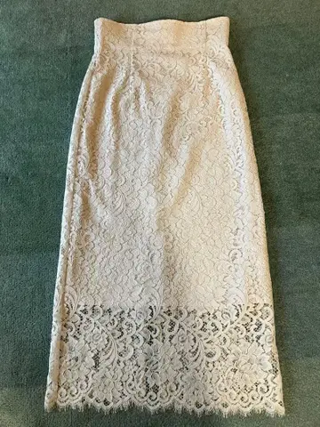 NOBLE 리버레이스 I라인 스커트