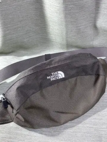THE NORTH FACE 바디백 그레이